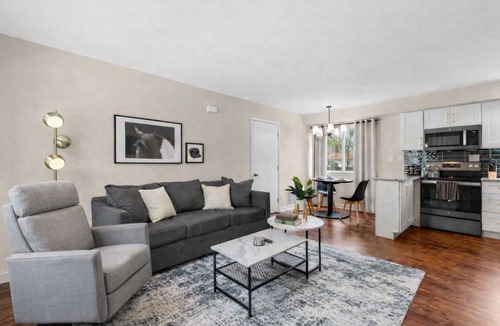 Roseville Apartment | New! Comfortable 1BR Flat Near Downtown Roseville
