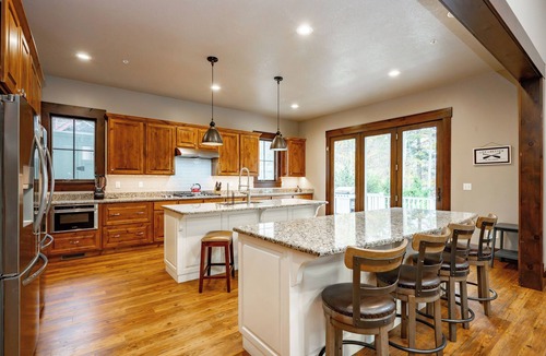 Waterfront Greens House | New! Lakefront Home w/Private Pool & Hot Tubs