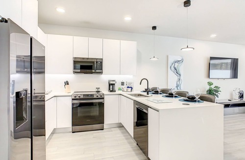 Four Corners House | NEW Pool Villa Near Disney - 8 guests
