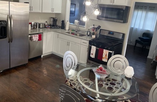 Eastpointe House | Newly Remodeled 4 BD 2.5 BA Quiet Near Downtown