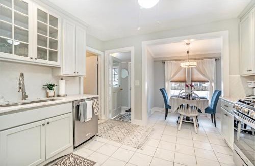 South Haven House | Newly Renovated Cottage 5 mins from Beach!