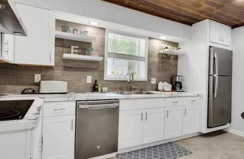 Elmira House | Newly Renovated Lakeview Oasis!