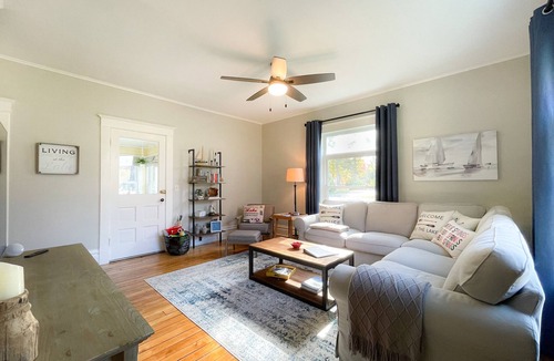 Harbor Springs House | Newly-Renovated Dog-Friendly Getaway!