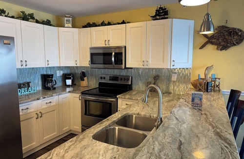 Put-in-Bay Condo | Nothing but Lake Views—Wow! | 10 ppl | C209