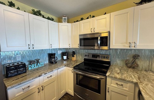 Put-in-Bay Condo | Nothing but Lake Views—Wow! | 10 ppl | C209