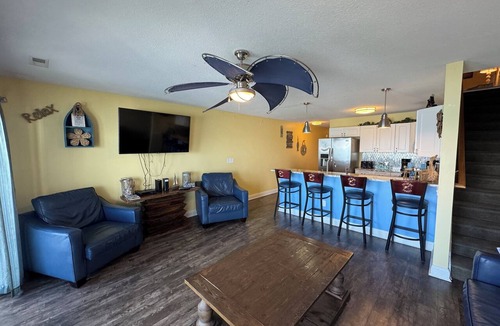 Put-in-Bay Condo | Nothing but Lake Views—Wow! | 10 ppl | C209