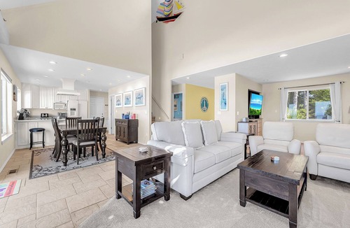 Lincoln City House | Ocean Front Luxury by Sea Breeze Paradise