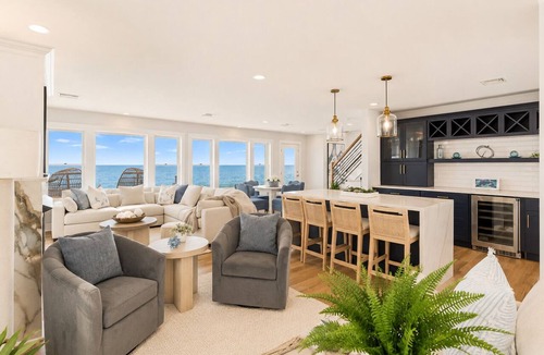 Devon House | Oceanfront Luxury Retreat 7BR 7BA Rooftop Terrace Steps to TYDE Venue