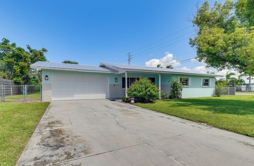 Bradenton Cottage | 'oma's House' w/Heated Pool: Near Beach & IMG