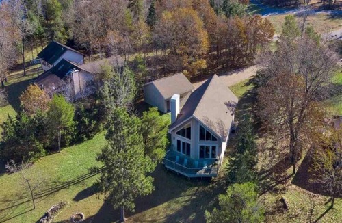 Rome House | On Lake Arrowhead near beaches, golf and Sand Valley