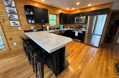 Thayerville Ski Chalet | ON THE ROCKS Lakeside Mountain Chalet