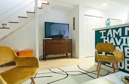 Adams Morgan Apartment | Over the Moon About C Adams Morgan METRO subway Rock Creek Park