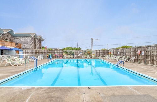 Bayshore House | Pacific Ocean Blue