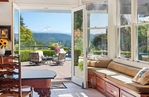 Sandy House | Paradise in Sandy, breathtaking views of Mt. Hood