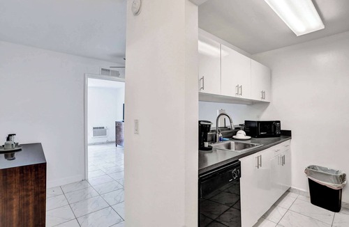 Golden Glades Apartment | Park Towers 1BR Miami Gardens | Near Stadium