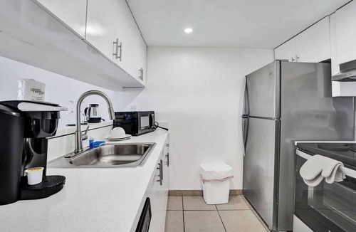 Golden Glades Apartment | Park Towers King Studio Near Hard Rock Stadium