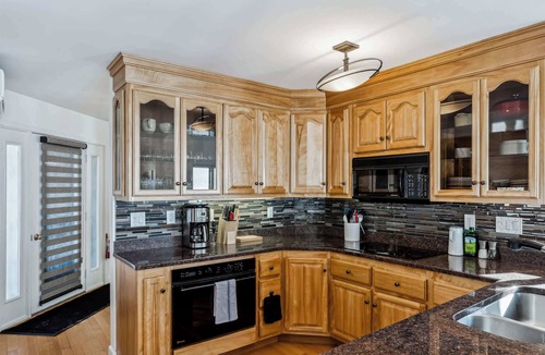 West Hartford Condo | Patio Condo Overlooking Highland Golf, Coach Road