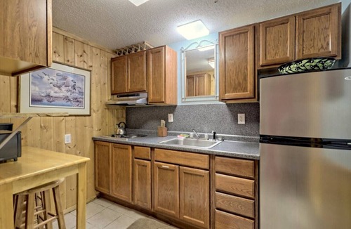Clayton House | Peaceful Lake Burton Stay with Dock Access