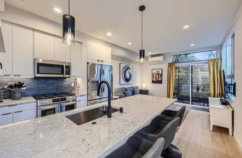 Wallingford House | Perch - Wallingford Comfort: Cozy & Bright 2BR | Parking | Remote Work