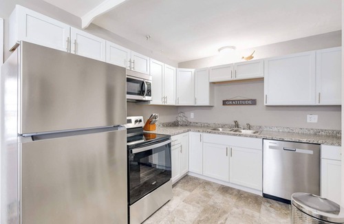 Robbinsdale House | Pet-Friendly 1 Bedroom Urban Oasis Garage W/D Central Fenced Yard
