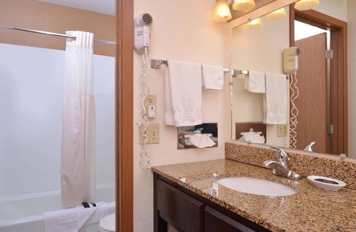 Atlantic Hotel | Pet-Friendly Room w/BBQ Grill and Complimentary Breakfast Near Downtown