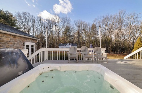 Stroudsburg Cabin | Pickleball, theater, game room, hot tub, & gym!