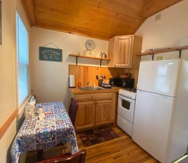 Lincolnville Resort | Pine Grove Cottages