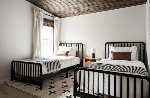 Catskill House | Pinewood Bungalow - Luxury Cabin, Kid-Friendly