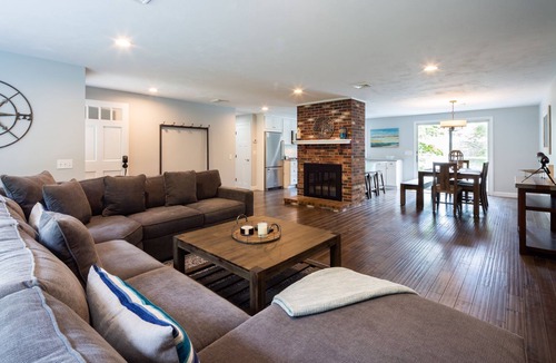 West Barnstable House | Pond Lily - Recently Remodeled Waterfront 3 Bedroom