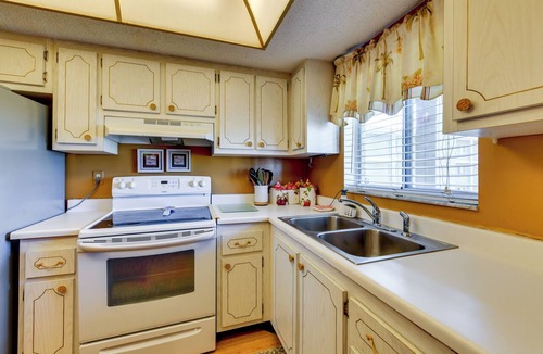 South Bradenton Condo | Pool Access! Monthly Bradenton Stay, 8 Mi to Beach
