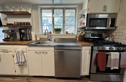 Forestview House | Pool House- 4bd/2ba- in the city of Chicago