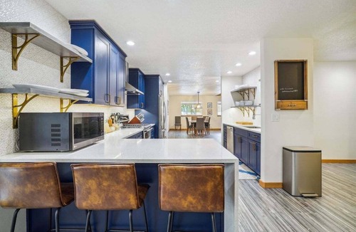 Downtown Cannon Beach House | Poppy`s Place - Newly Remodeled!