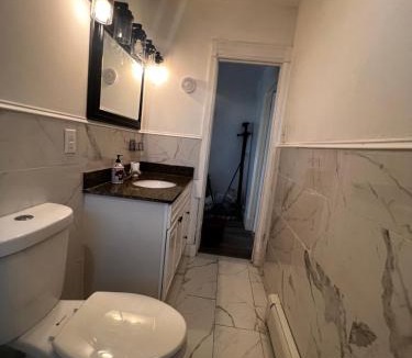Hartford House | Preston Serenity Room With Shared Bath & Kitchen