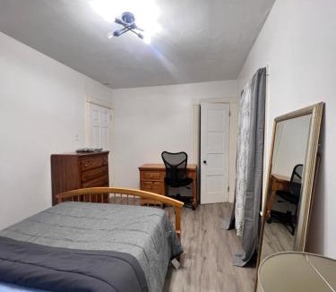 Hartford House | Preston Serenity Room With Shared Bath & Kitchen