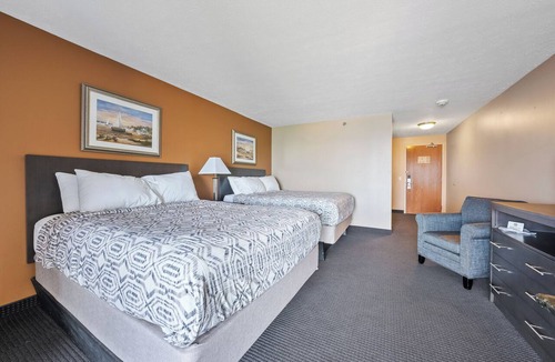 Put-in-Bay Hotel | Put In Bay Rental Sleeps 4 with Lake View