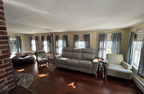 North Salem Cottage | Quaint 2-bedroom cottage in North Salem with WiFi access