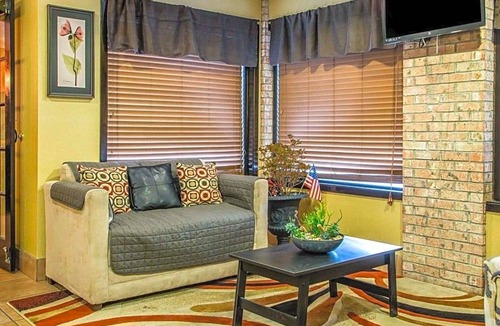 Mosinee Hotel | Quality Inn Central Wisconsin Airport