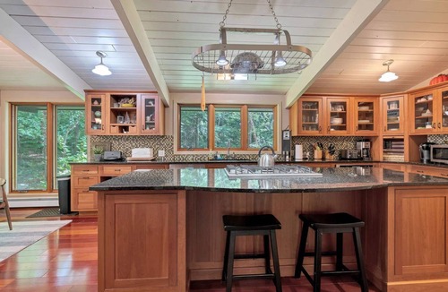 Quechee House | Quechee House with Hot Tub, Sauna & Club Access