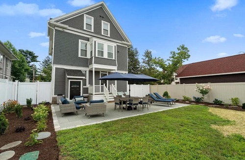 West New Haven Apartment | Red Cross Haven Modern 2BR w Private Bathrooms