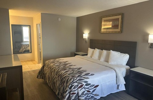 Media Hotel | Red Roof Inn Media, PA