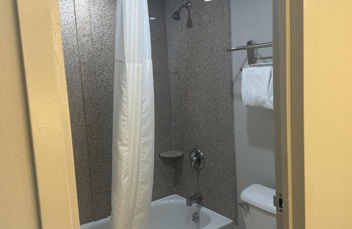 Media Hotel | Red Roof Inn Media, PA