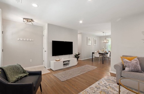 Warrenton House | Relax at the cottage with two private villas for Family Gatherings and Reunions