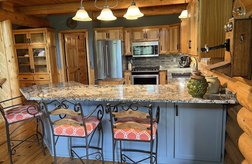 Stearns County House | Relaxing Country Log House on 65 wooded acres