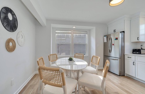 Del Haven House | Renovated 6 Bedroom w Pool, Large Backyard, Walk to Beach, Near Cape May