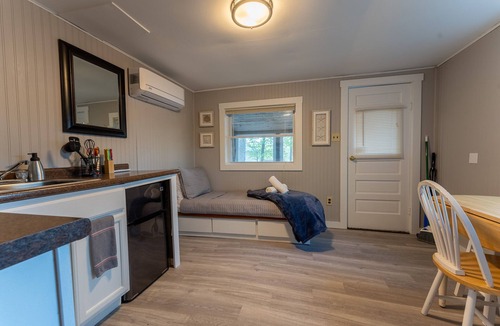 Alton Bay Cabin | Rent Vacanza Cabins Sleeps 37 Perfect for retreats, weddings and more!