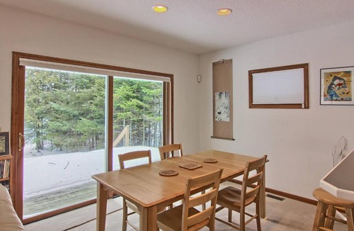 Ellsworth House | Retreat in the Woods
