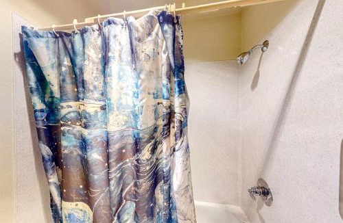 Bandon Apartment | Retro beach hideaway with fast WiFI - walk to downtown attractions