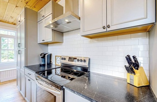 Whitefield House | Ridgeview | Newer home in Whitefield with hot tub, firepit & mountain views
