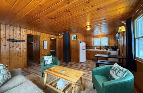Central Lake Cottage | Riverfront,Dog Friendly,Walk to Dwtn and Park w/Beach