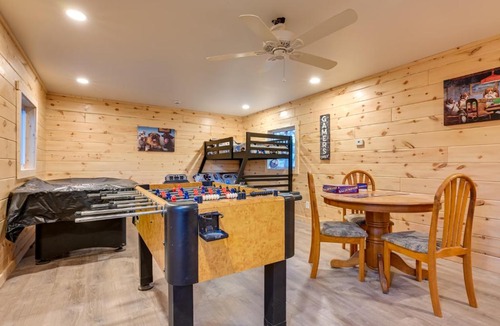 Hope House | Riverfront Michigan Cottage w/Fire Pit & Kayaks!